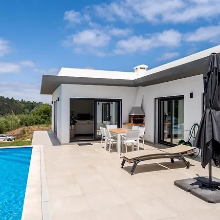 Lejlighed Poolside Retreat In Mosteiros By Lisbeyond